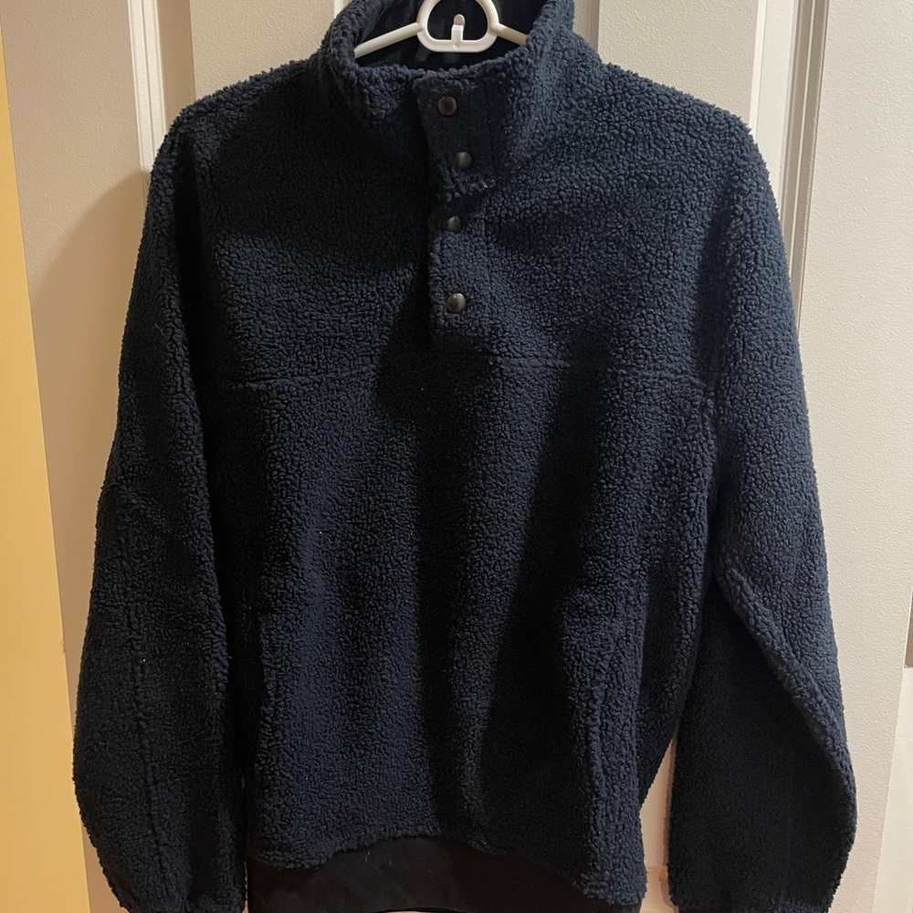 J.Crew Men’s Sherpa Pullover in Navy. Size Medium.